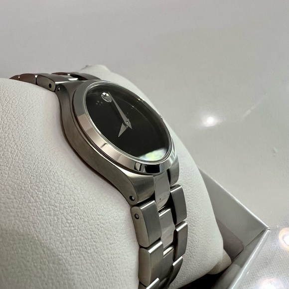 Movado classic style womens watch - Picture 4 of 7